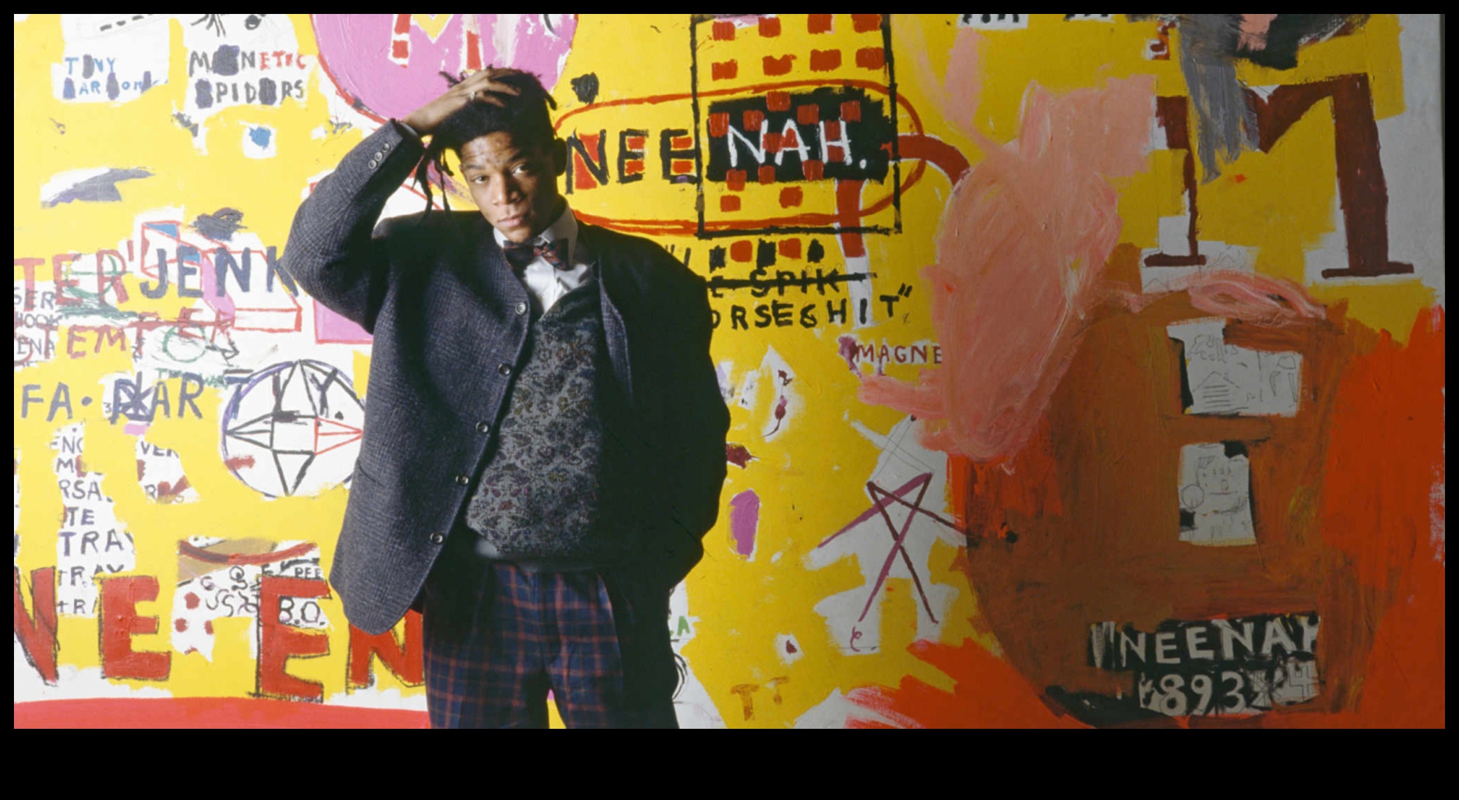 Roam Radiant: A Glow of Travel Information Brilliance