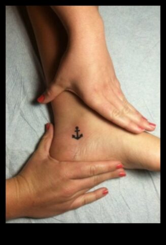 Tiny Tattoos, Grand Stories Ankles UnveiledΜια συλλογή ιστοριών για το νόημα πίσω από τα μικρά τατουάζ στους αστραγάλους.