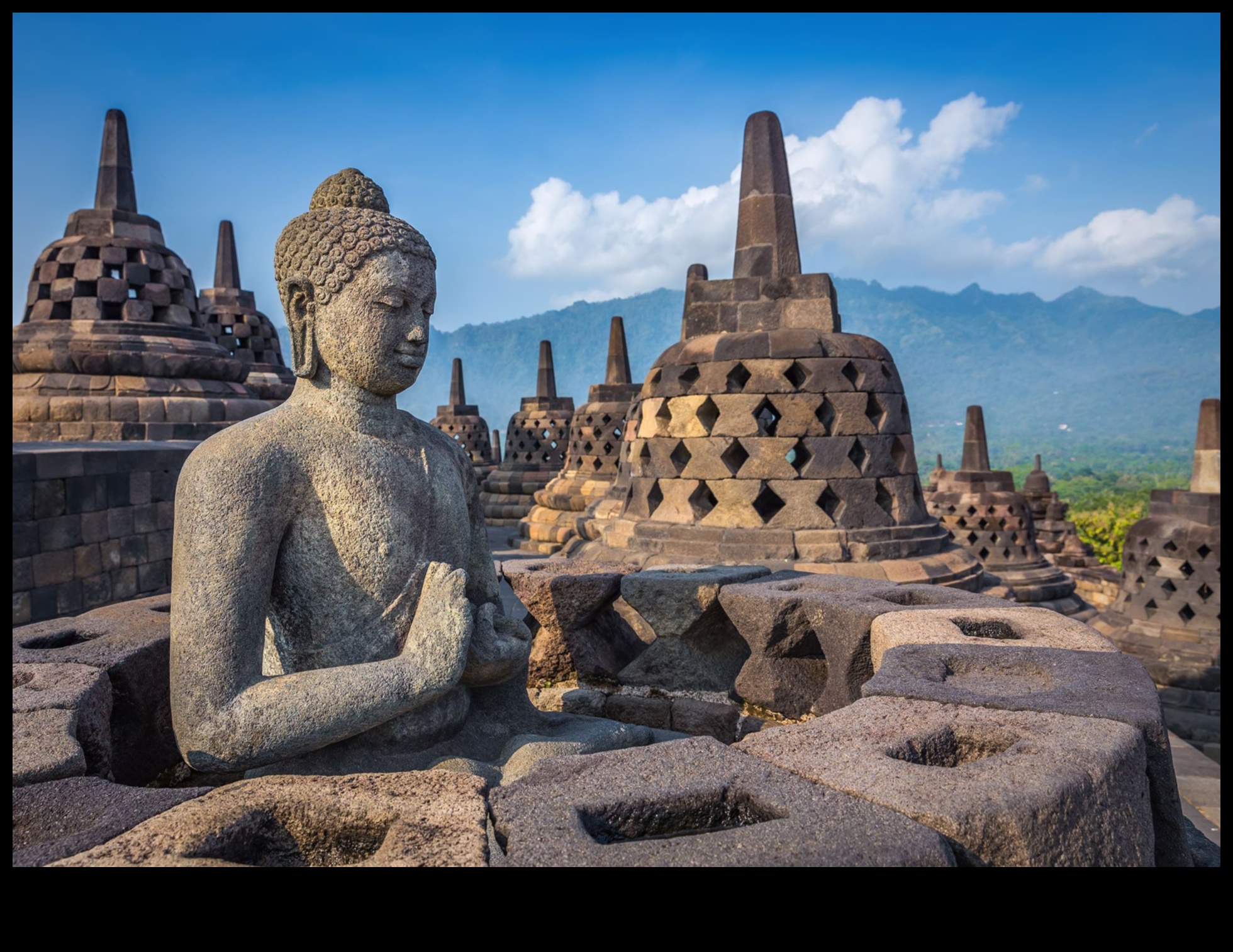 Epic Edifices A Sightseer's Guide to Architectural WondersΈνας ολοκληρωμένος οδηγός για τα πιο εμβληματικά και εντυπωσιακά κτίρια του κόσμου. 5 Epic Edifices: A Sightseer's Guide to Architectural Wonders