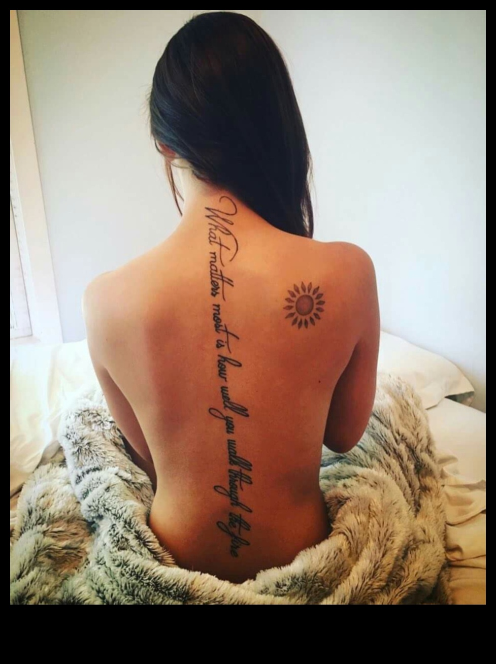 Beyond the Spine A Journey Through the Epic Stories of Back Tattoos 4 Beyond the Spine: Εξερευνήστε τον κόσμο των επικών ιστοριών τατουάζ πίσω