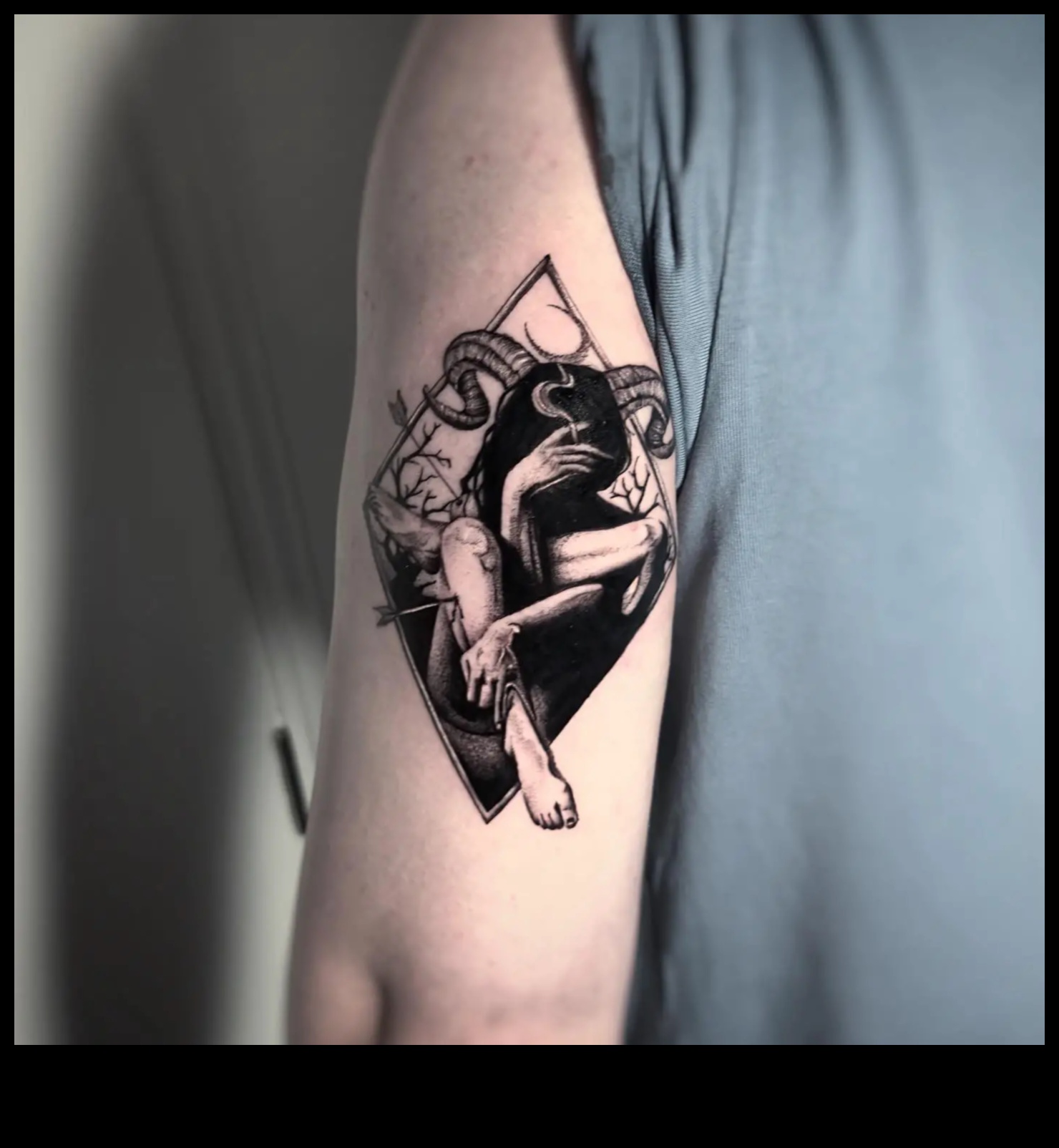 Αποκαλύφθηκαν οι Σύγχρονες Ιδέες Σχεδιασμού Τατουάζ Graphic Graces 2 Graphic Graces: Contemporary Tattoo Design Ideas Unveiled